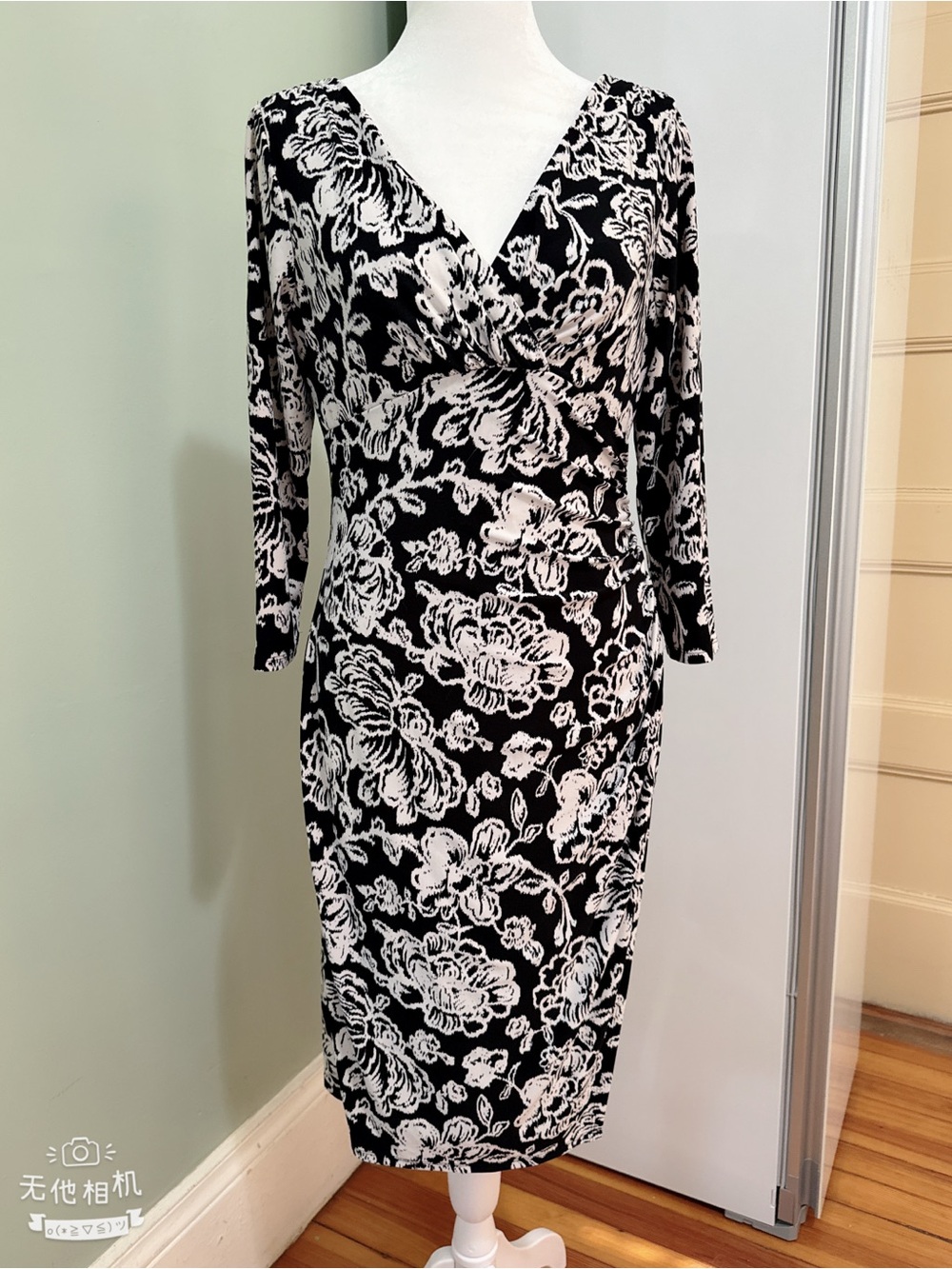 Lauren Ralph Lauren Size 6 grey with white combo Surplice work dress